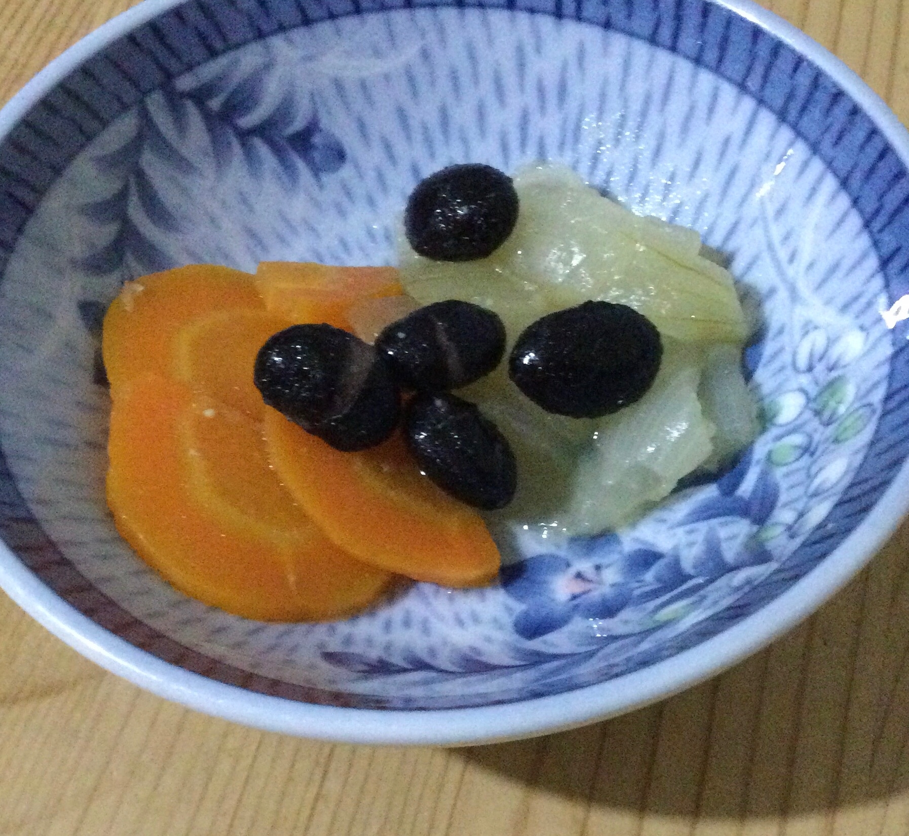 玉ねぎ人参黒豆の味噌煮♪