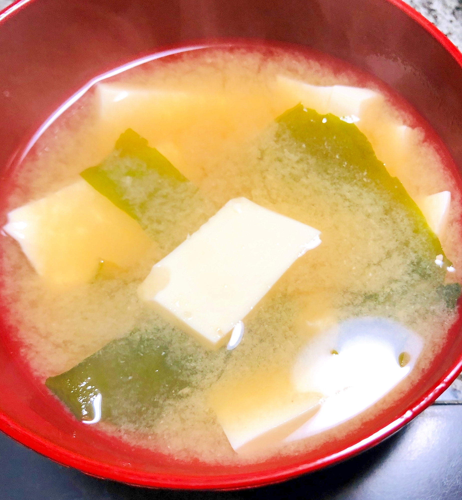 豆腐とわかめの味噌汁