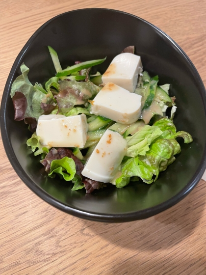 手作りごまドレで♪レタスサラダ