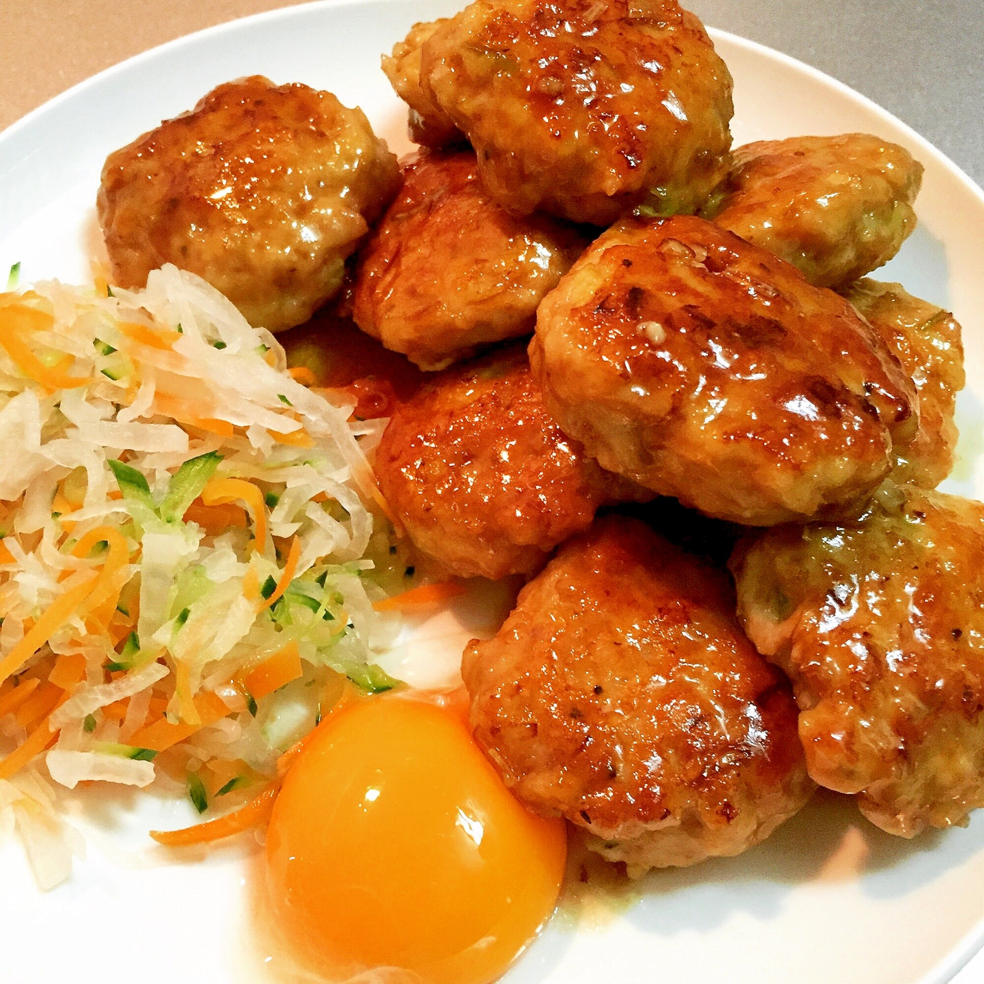 一口でぱくっ めんつゆで簡単 てりてり月見つくね レシピ 作り方 By ミートソース 楽天レシピ