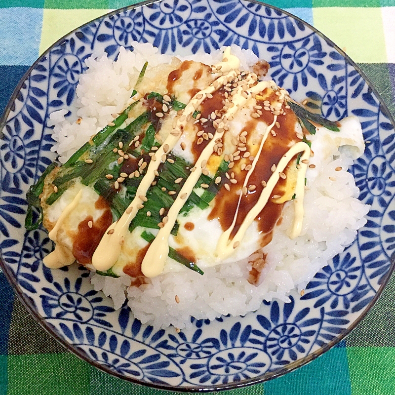 簡単！ニラと目玉焼き丼☆