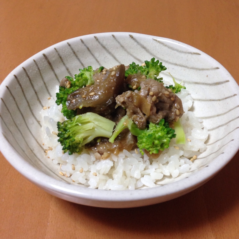 豚肉とブロッコリーの甘辛丼♪