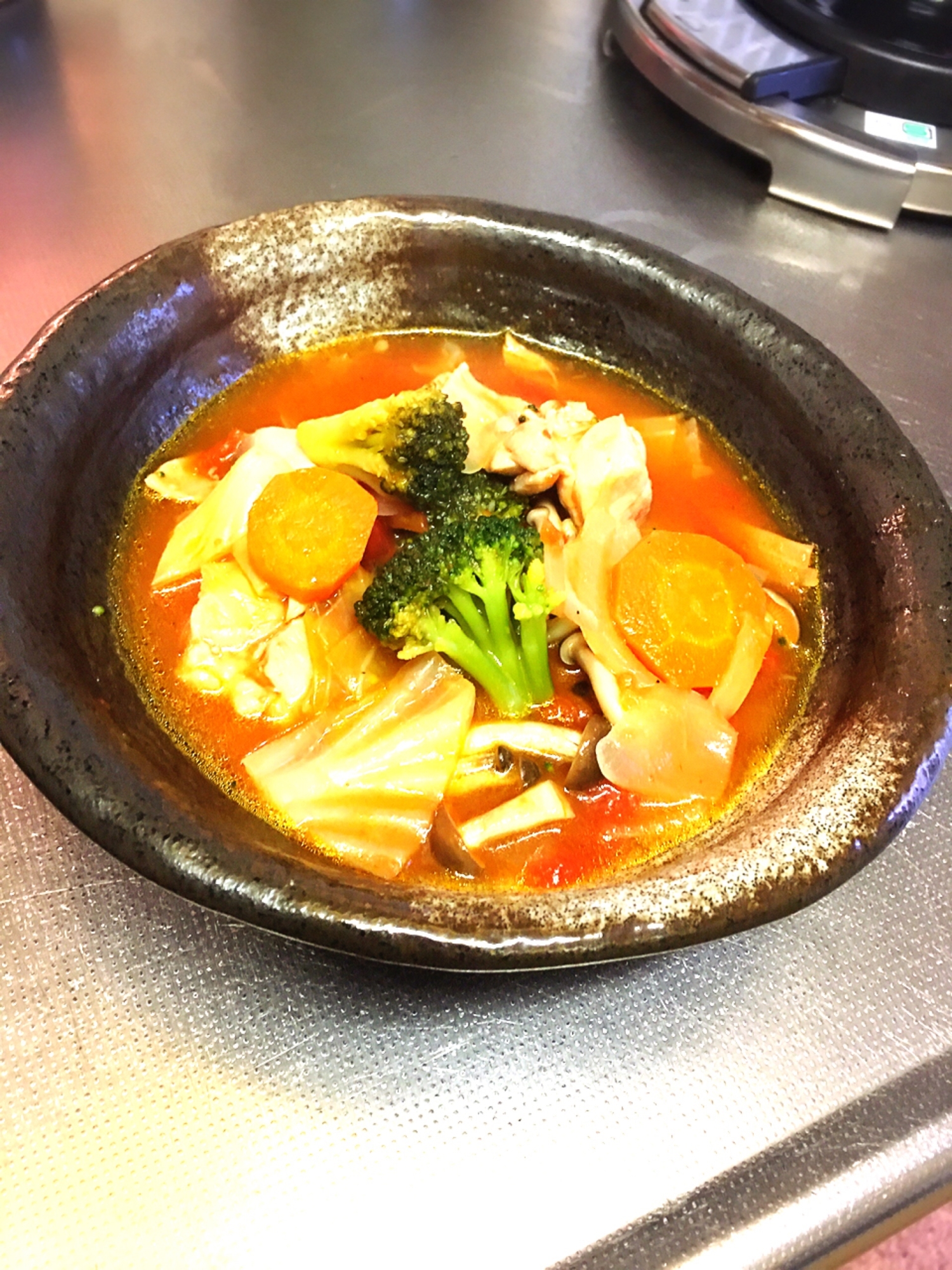 圧力鍋に放り込み！鶏肉野菜たっぷりトマト煮込み