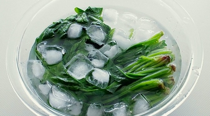 これでアク抜きも色止めも完璧 時間がたっても鮮やかでおいしいほうれん草 デイリシャス 楽天レシピ これでアク抜きも色止めも完璧 時間がたっても鮮やかでおいしいほうれん草 デイリシャス 楽天レシピ