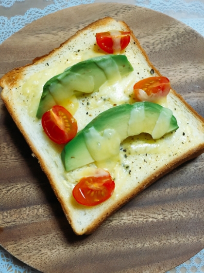 ジョンさん、おはようございます♪
今日の気分はベジタリアン！ということでこちらのレシピをチョイス！
アボカドにかけたレモン汁がさっぱり旨旨でした(#^.^#)♪