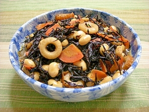 ごま油が隠し味!わが家のたっぷりひじき煮☆
