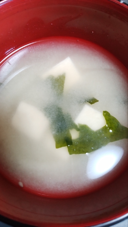 絹ごし豆腐とわかめの冷やし味噌汁