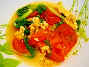 小松菜、トマト、卵入れスープ