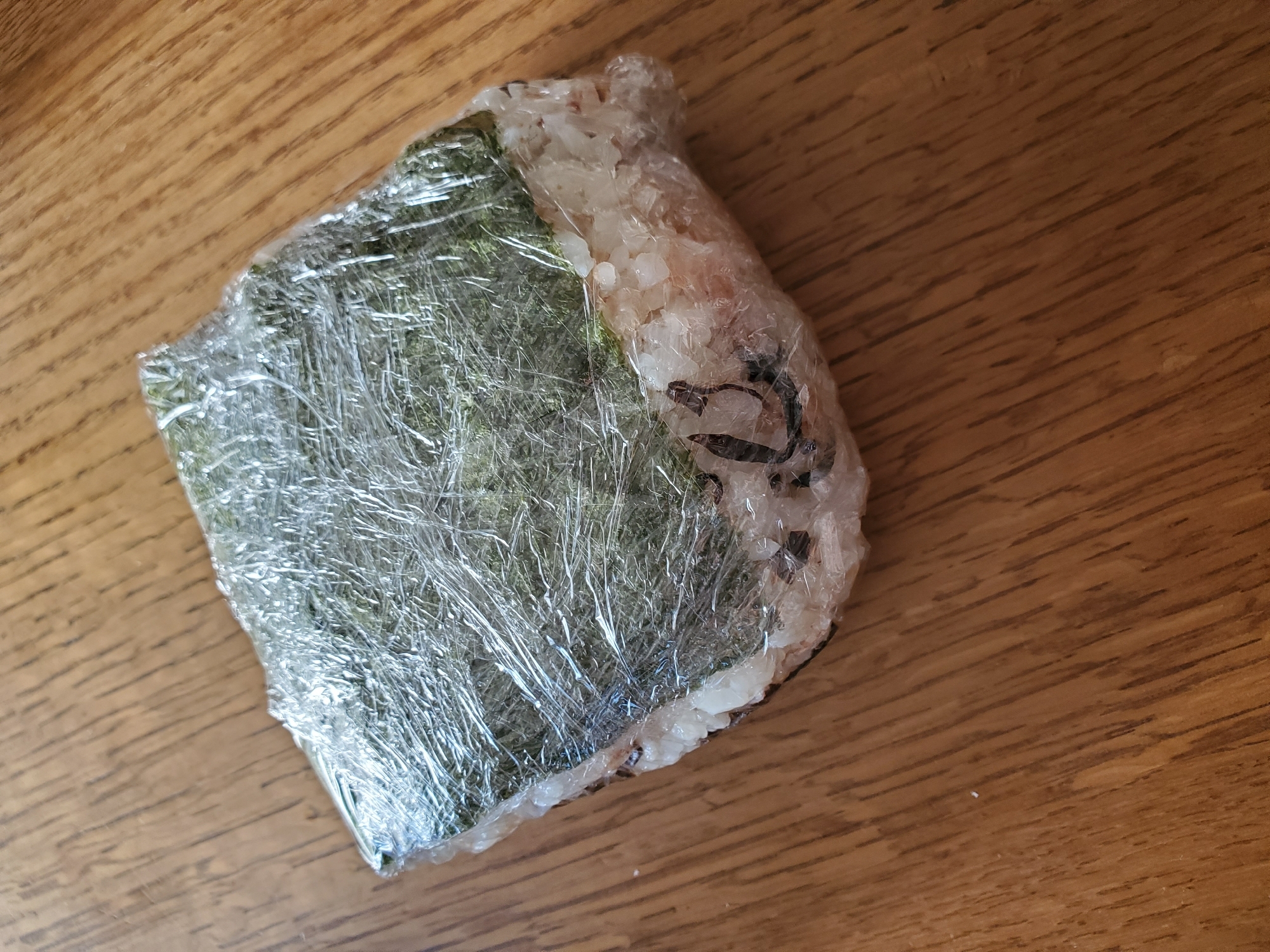 ちくわの天ぷら入りの塩昆布おにぎり