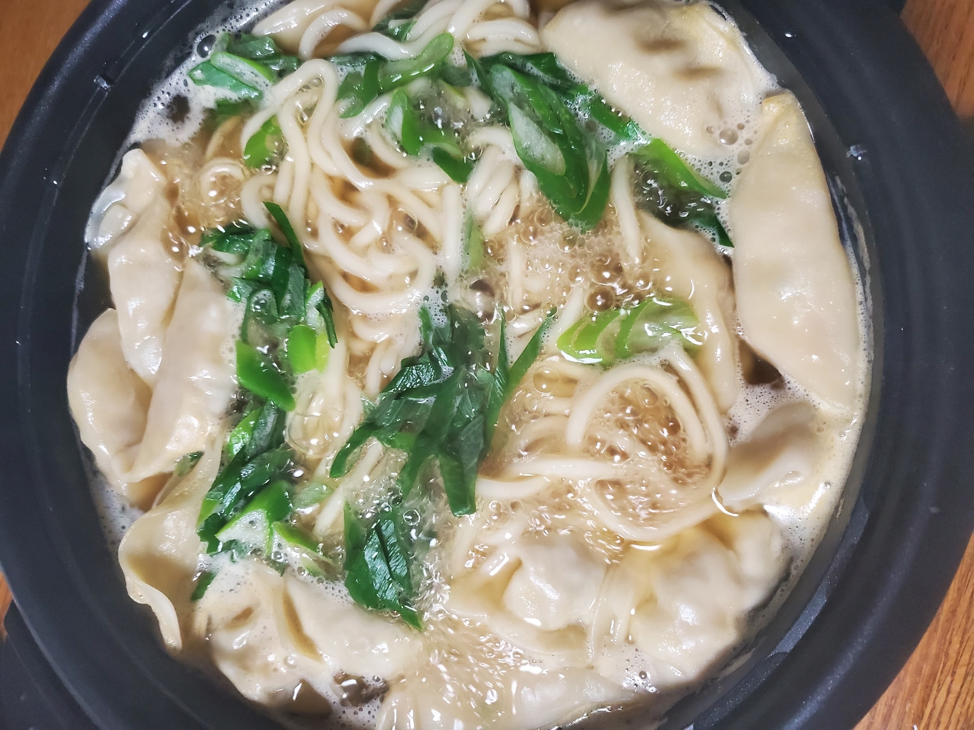 長ネギと餃子のうどん鍋