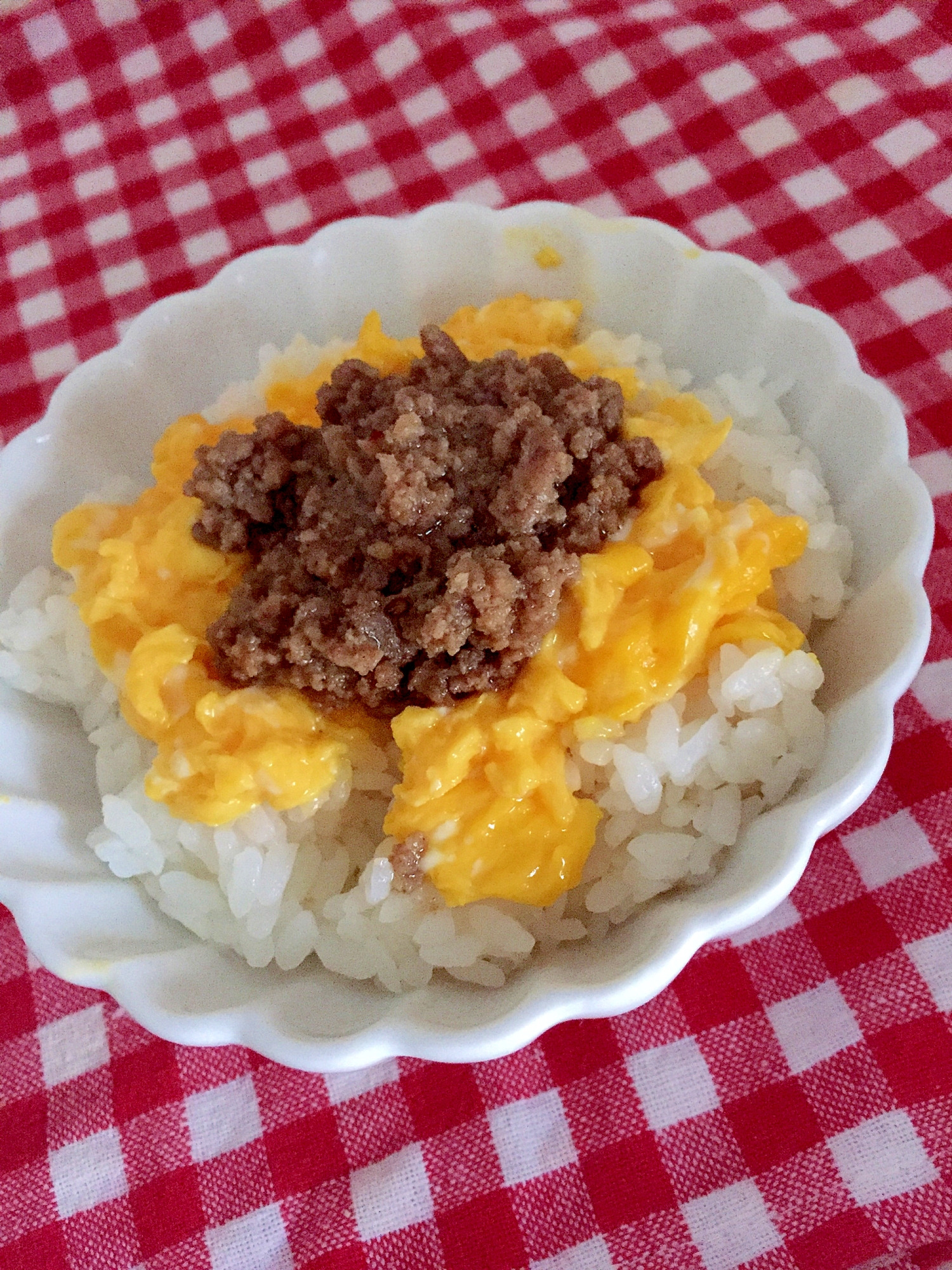 そぼろと卵の丼☆ひまわり