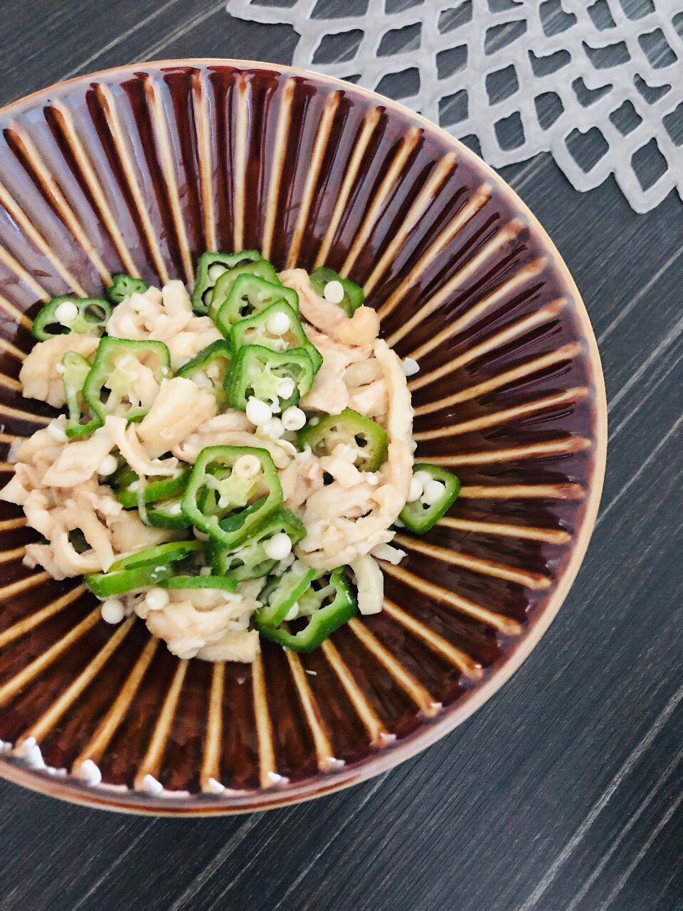 茹で鶏の余った鶏皮で☆オクラとネバネバ鶏皮ポン酢