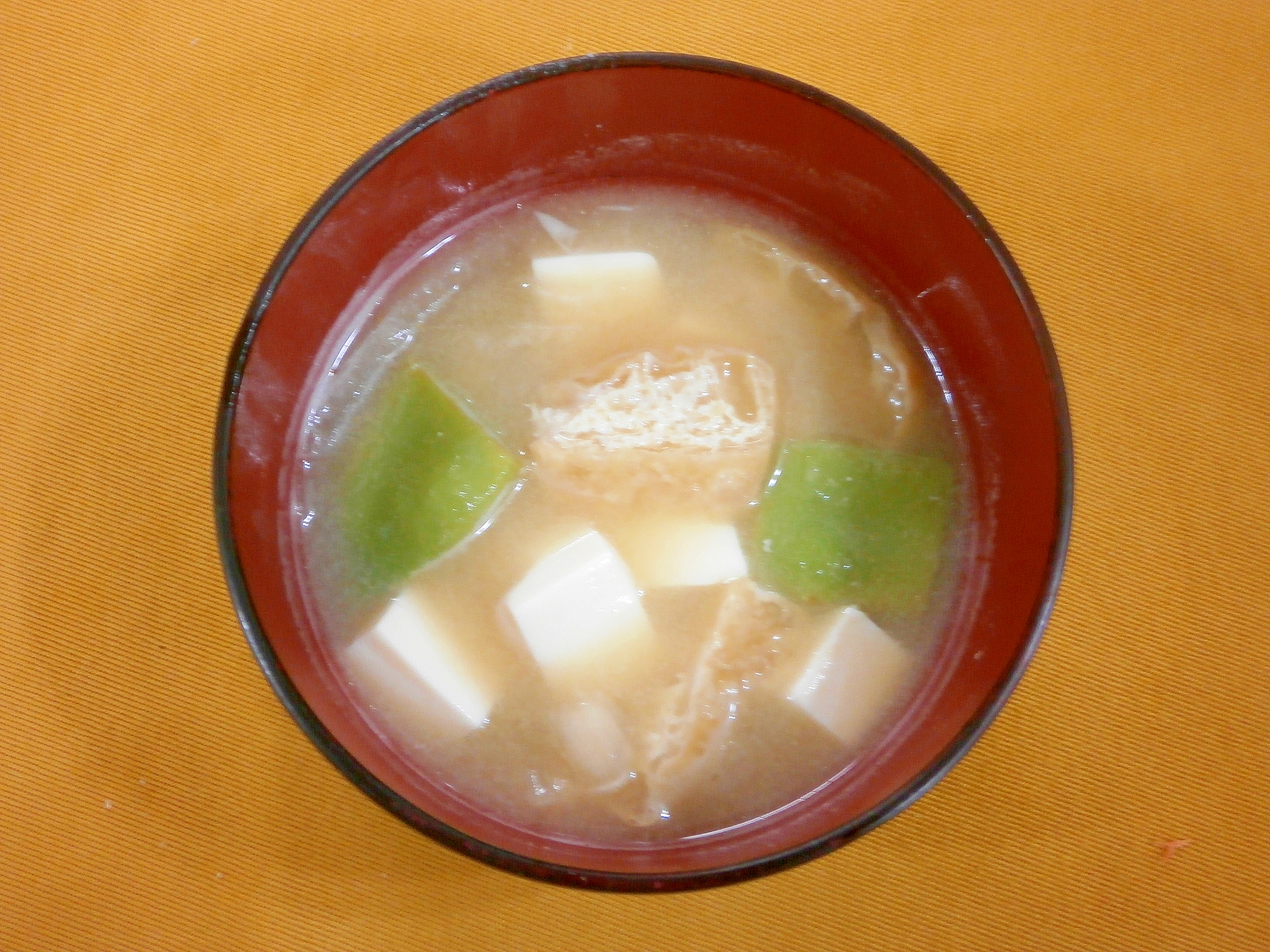 いんげん・豆腐の味噌汁