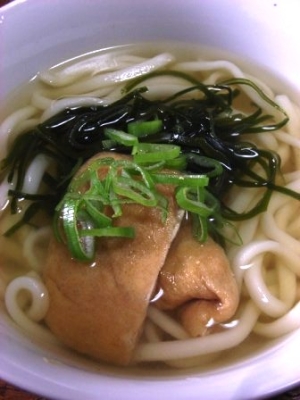 歯ごたえが楽しい　糸昆布キツネうどん