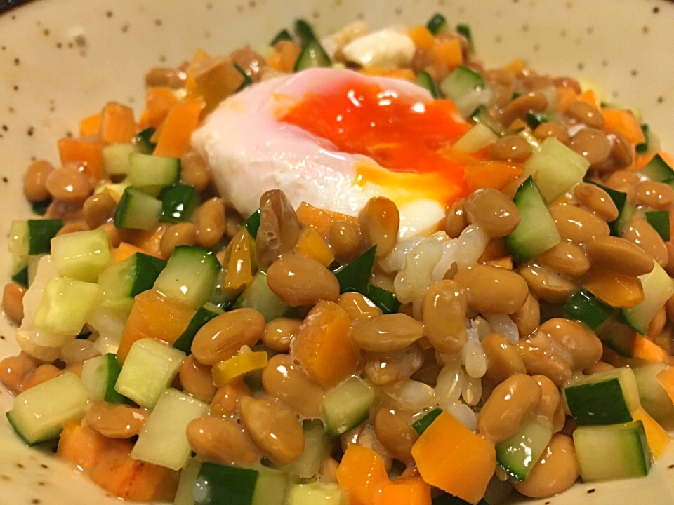 野菜たっぷり 鮮やか納豆丼