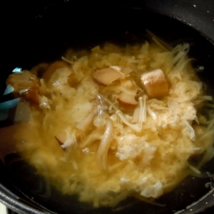 ふんわり卵の美味しいスープができました。これからの寒い季節にも会いそうです。
美味しいレシピごちそうさまです。