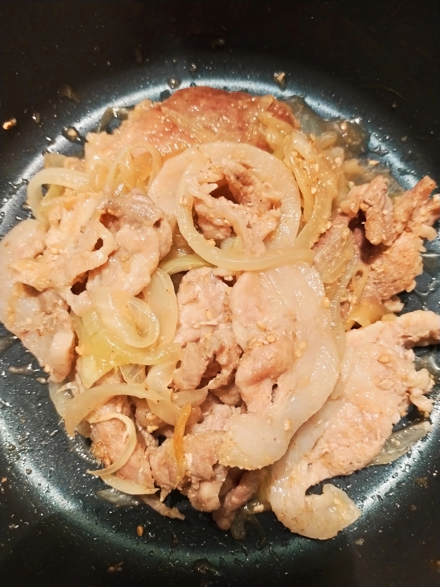 豚肉と玉ねぎのごま生姜焼き
