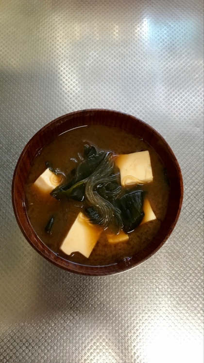 豆腐と春雨とわかめの味噌汁