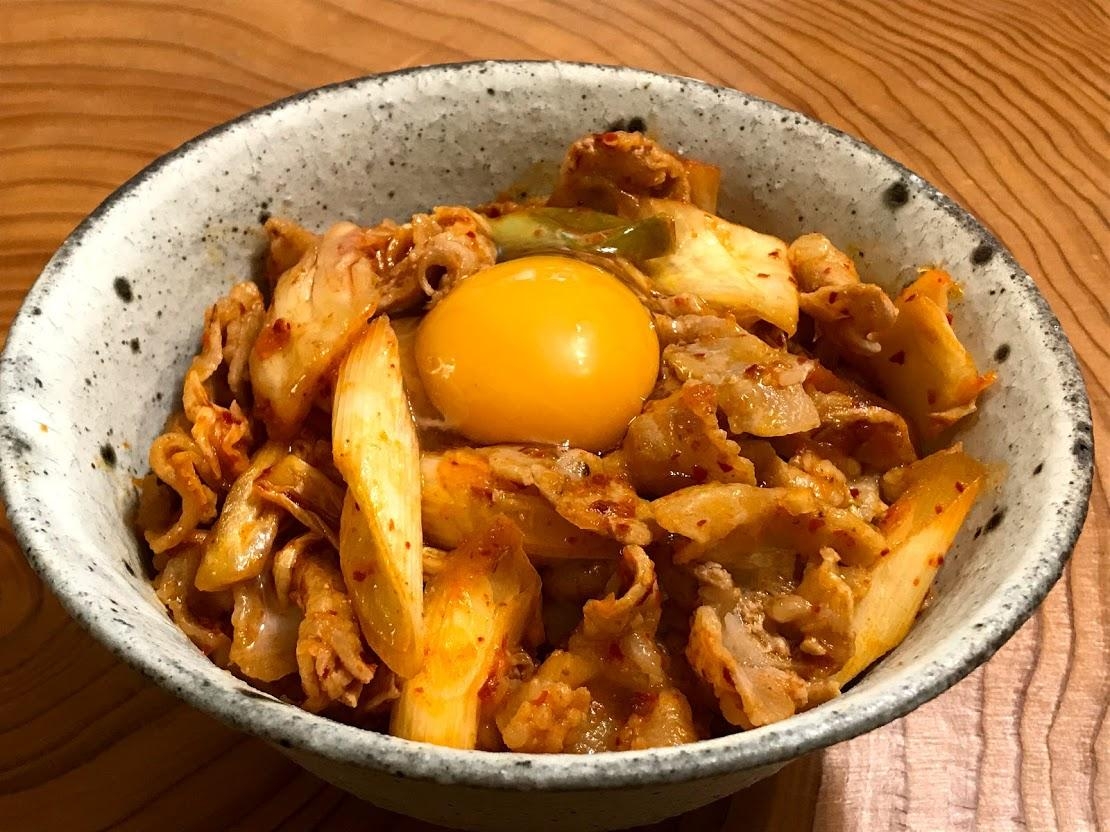 食べ応え抜群！麦味噌豚キムチ丼