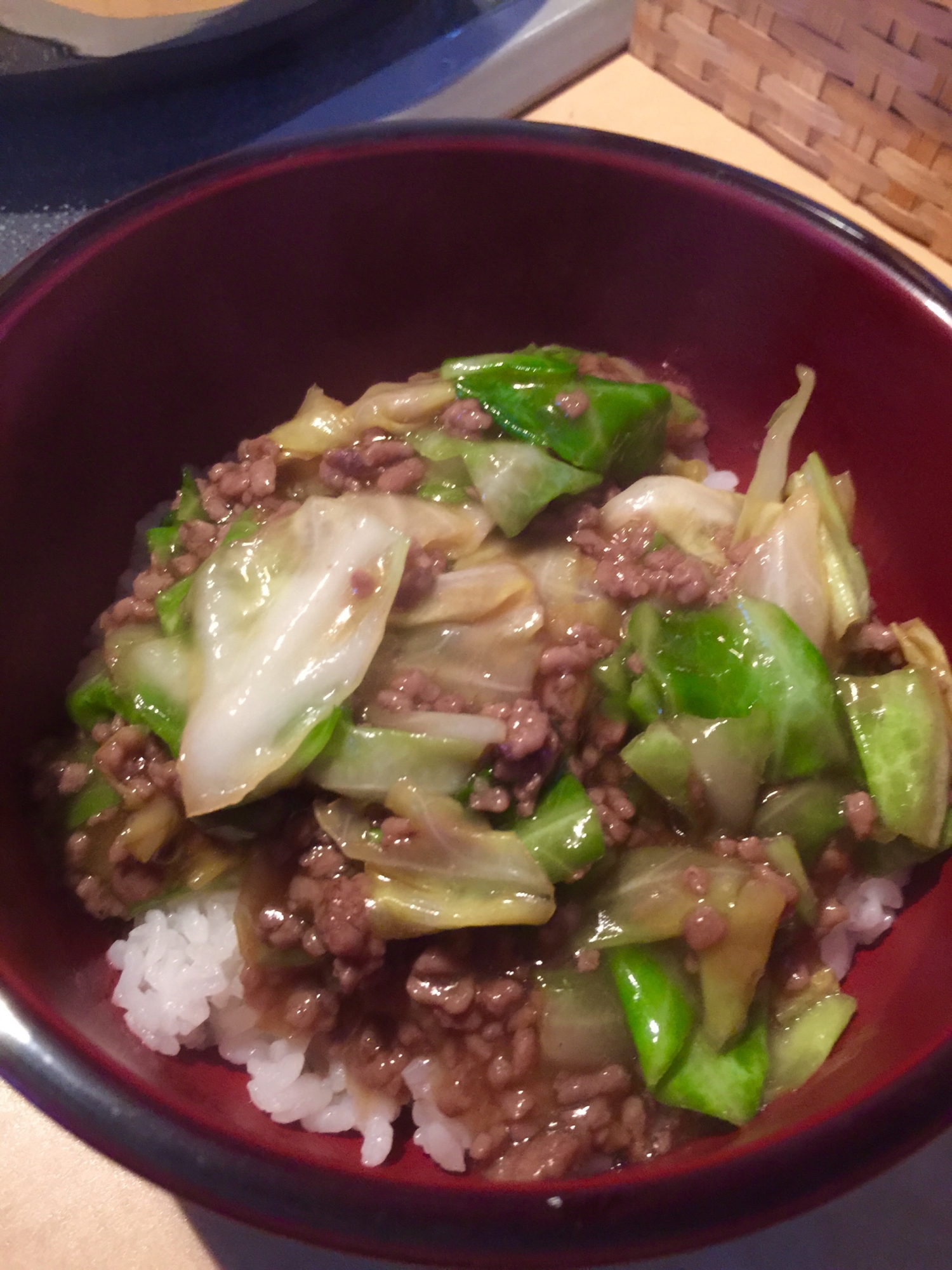 キャベツとひき肉の旨トロ丼