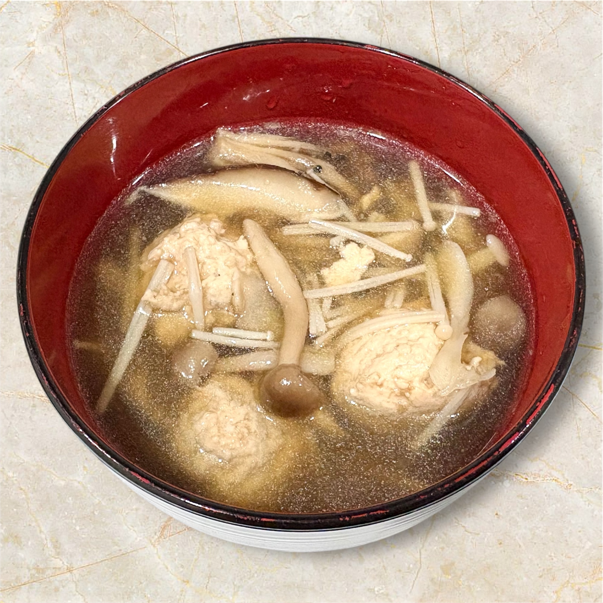 きのこたっぷり鶏だんご汁