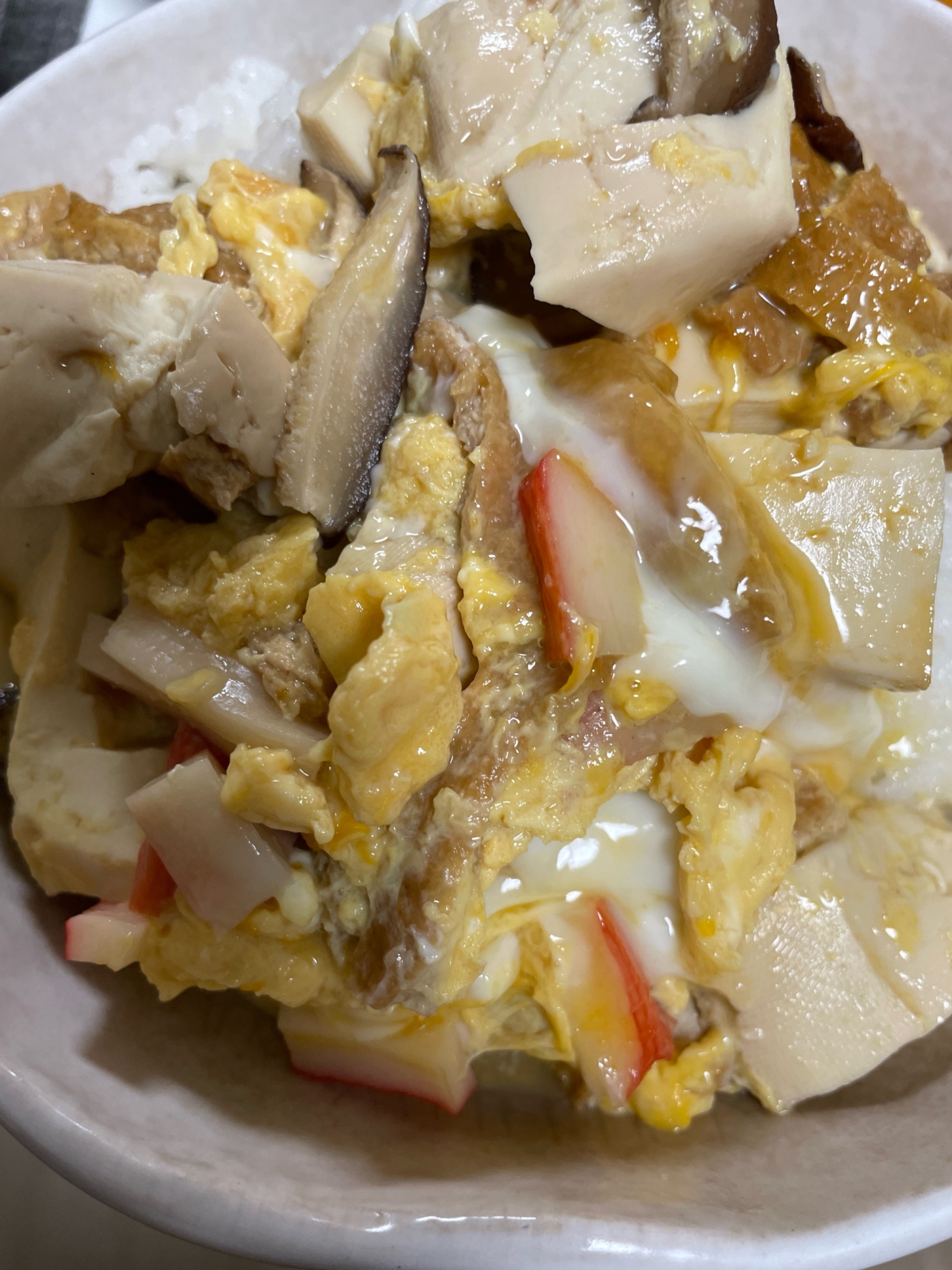 今夜は卵とじどんぶり(o^^o豆腐カニかまうすあげ