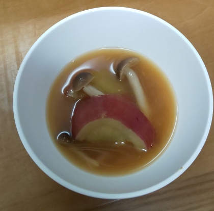 さつまいもときのこの味噌汁