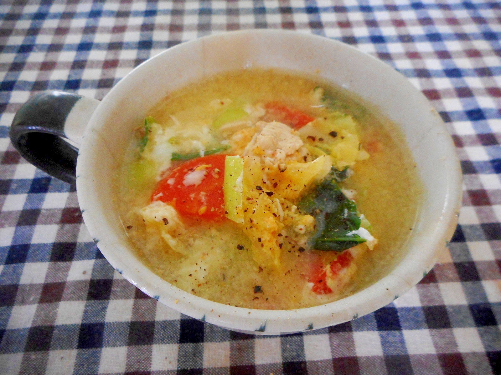 キャベツと小松菜の具沢山卵スープ