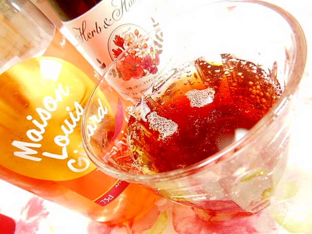 ハイビスカスmixとロゼワインとウォッカのカクテル レシピ 作り方 By 小太郎1212 楽天レシピ