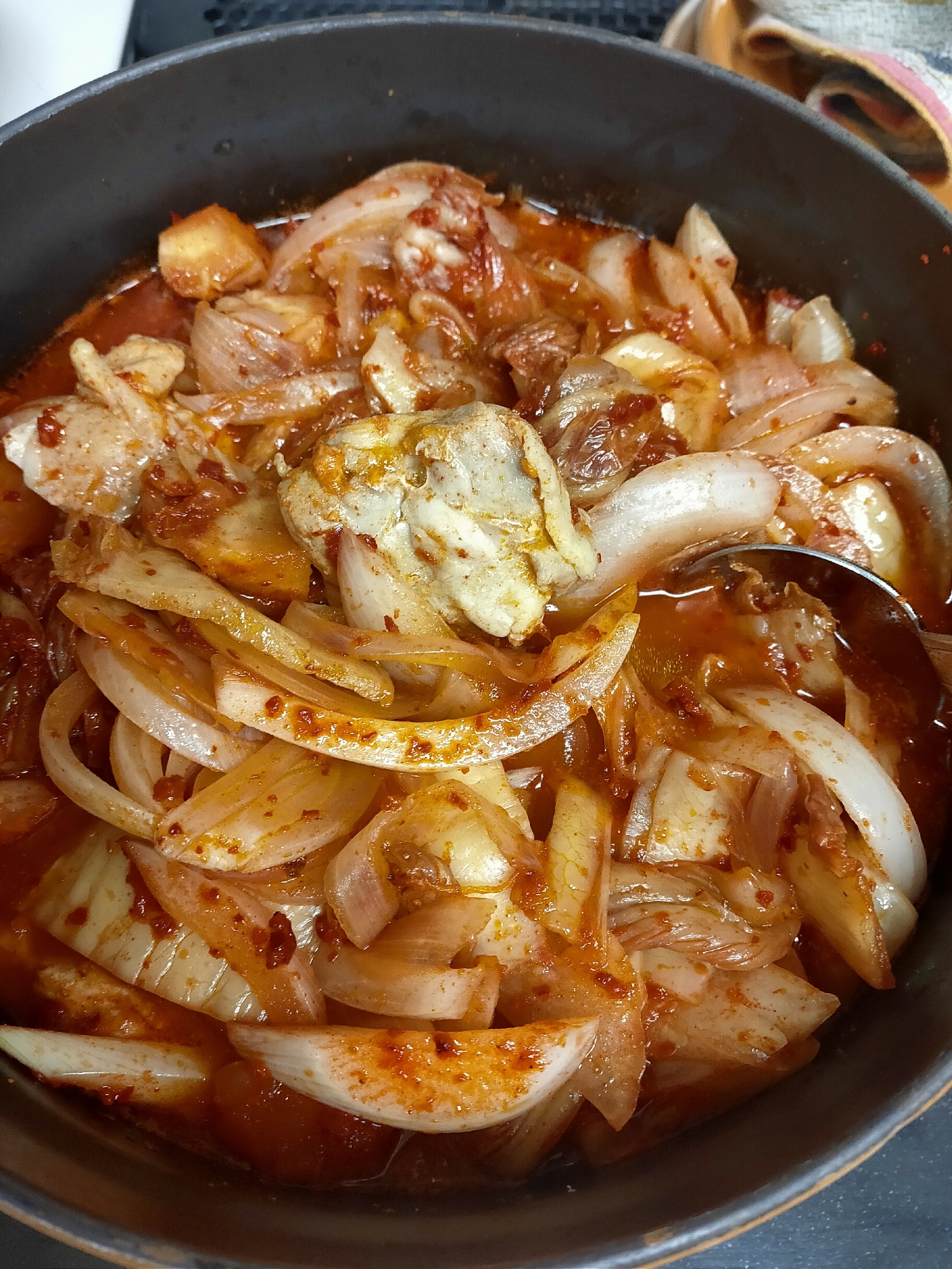 鶏もも肉のキムチ煮込み☆ほっとけば出来る♪