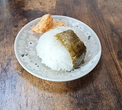 梅干しとゴマのおにぎり