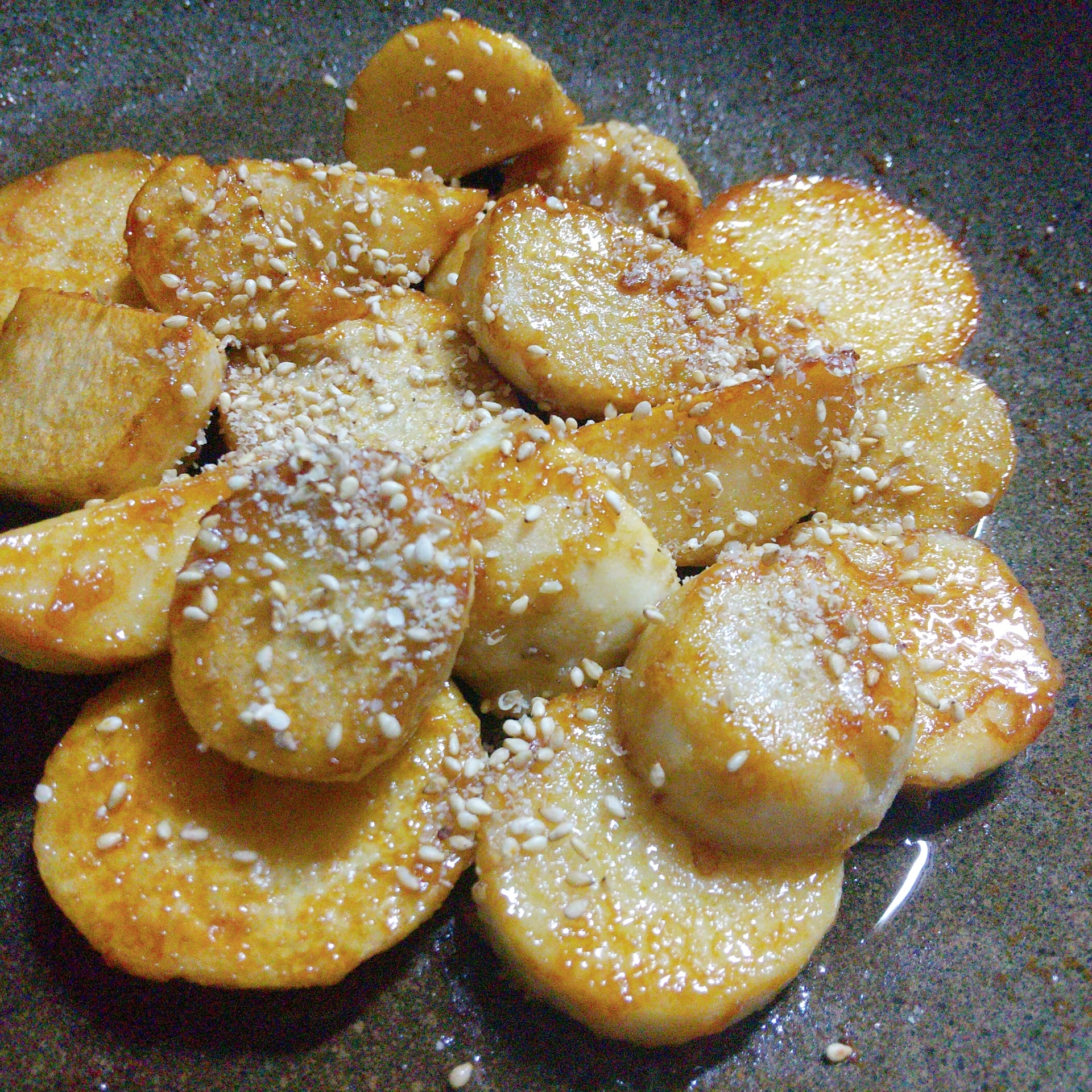 ごまたっぷり♪香ばしい♡里芋の照り焼き