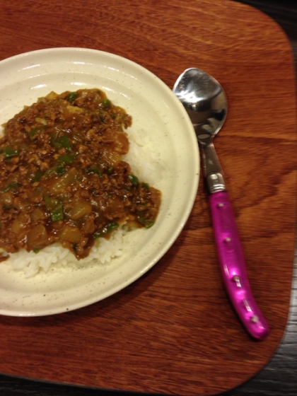 初めて作りました。カレールーが残ってる時にいいですね。ちょうど夏野菜も使えてよかったです。短時間で作れるので、夏休みランチにします。