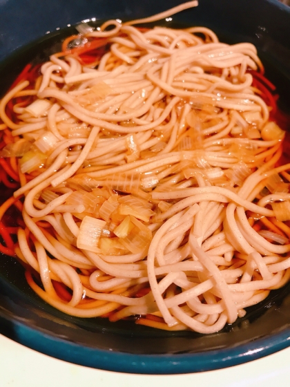 鰹節のお出汁で！温かい蕎麦のつゆ