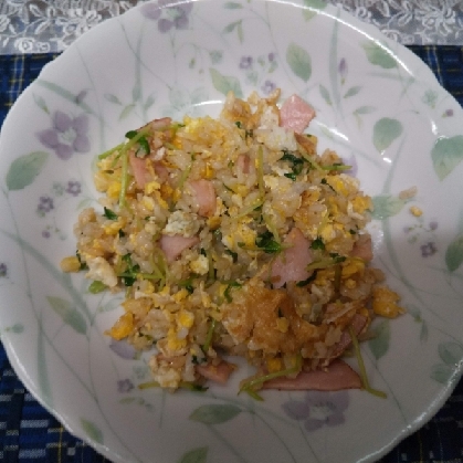 卵とベーコンと水菜のバター醤油炒飯