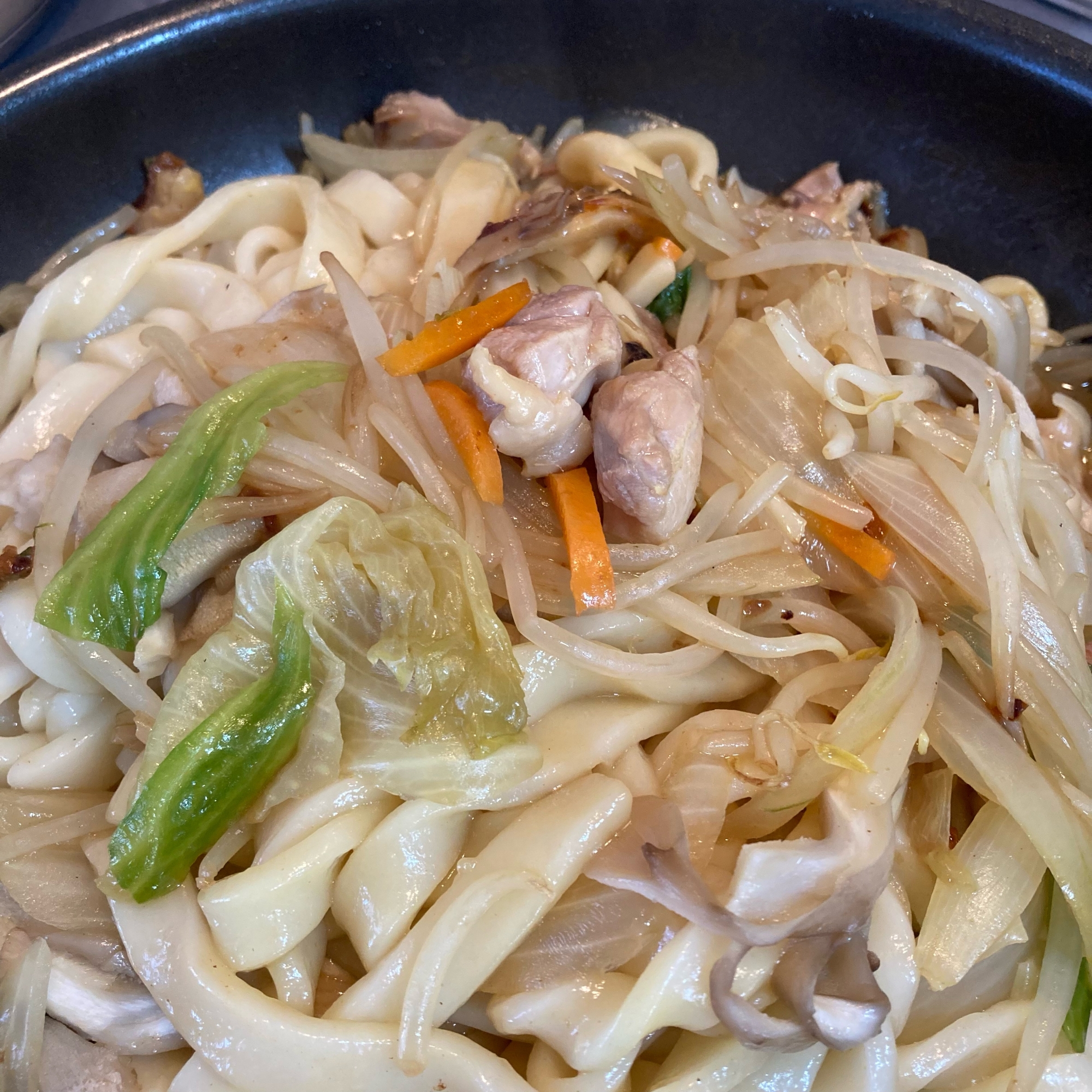 残り食材で《焼きうどん》