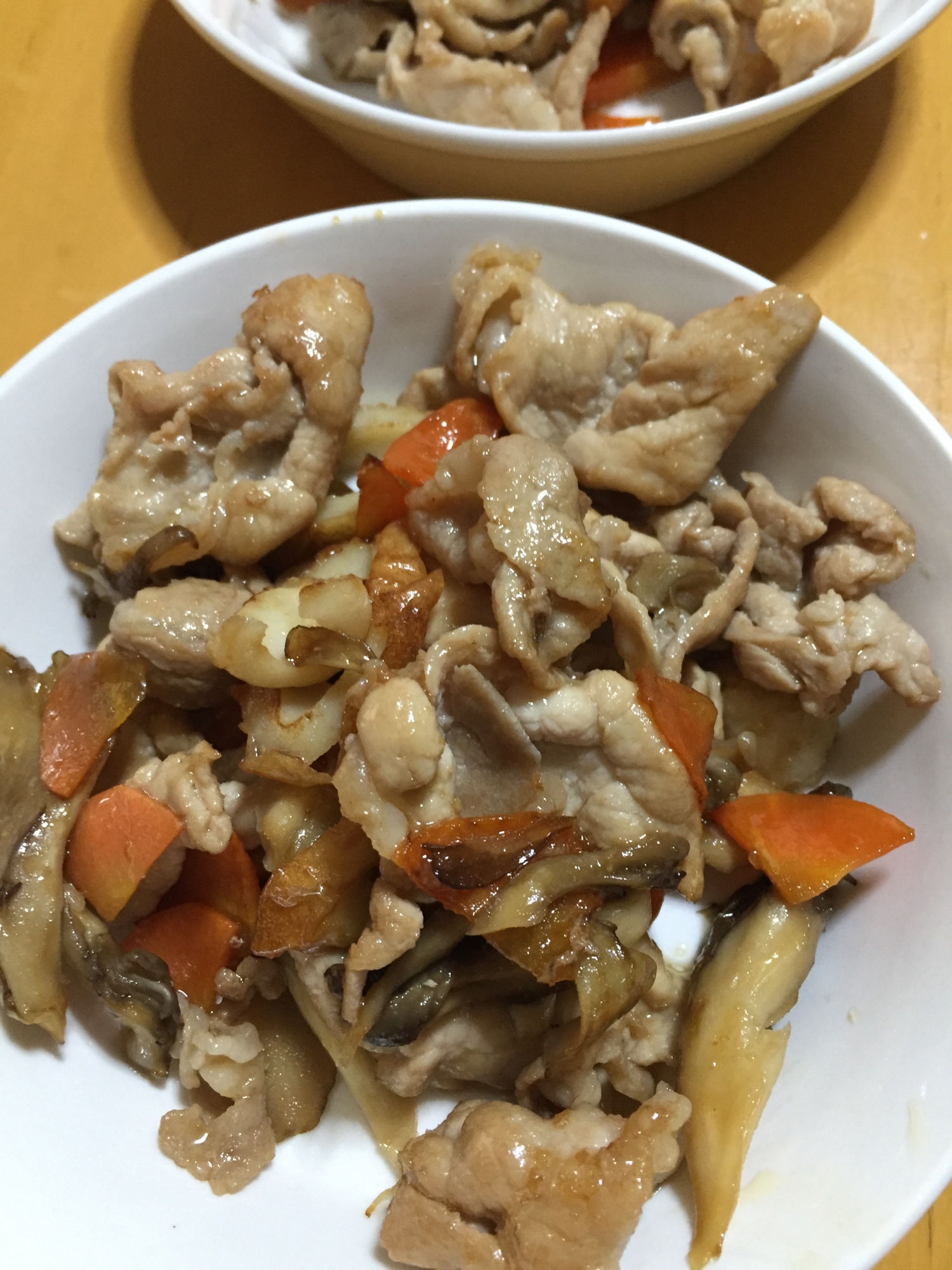 豚ロース薄切り肉と舞茸のニンニク麺つゆ炒め