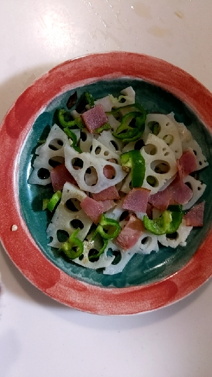 レンコン料理は煮物やキンピラとワンパターンになりがちなので、一味違っていいですね。炒めものもレパートリーにします。