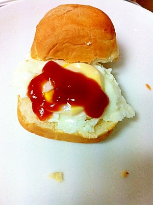 ロールパンで簡単卵サンド