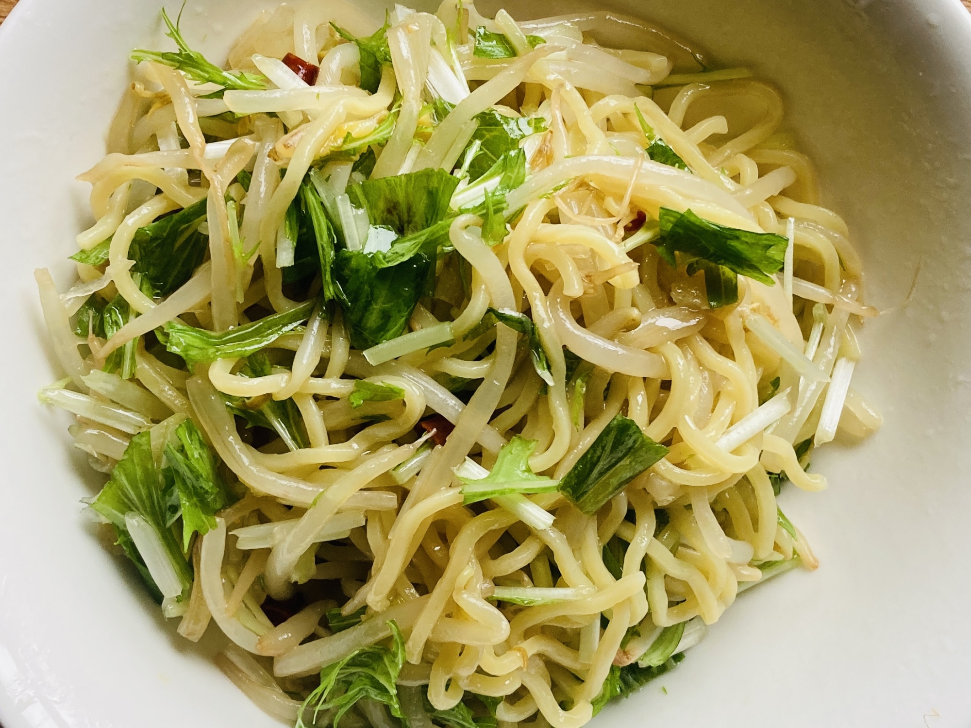 水菜ともやしのピリ辛冷やしラーメン