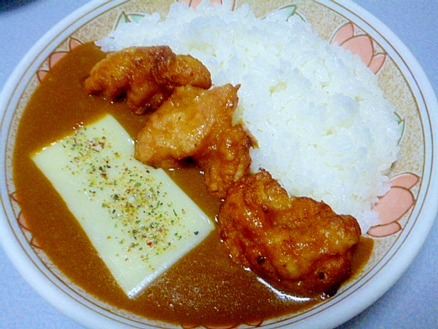 簡単アレンジ♪鶏唐揚げとチーズのレトルトカレー