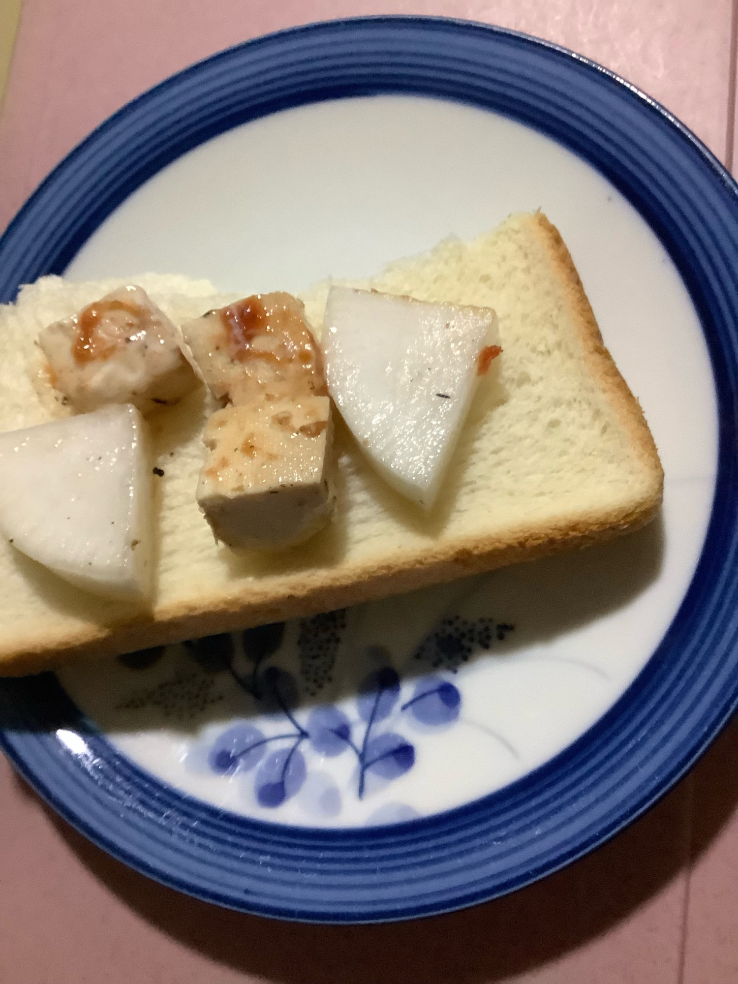 ☆豆腐のケチャップ煮大根オープンサンド☆