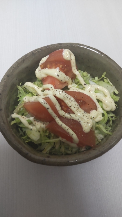 キャベツとトマトのマヨペッパーサラダ