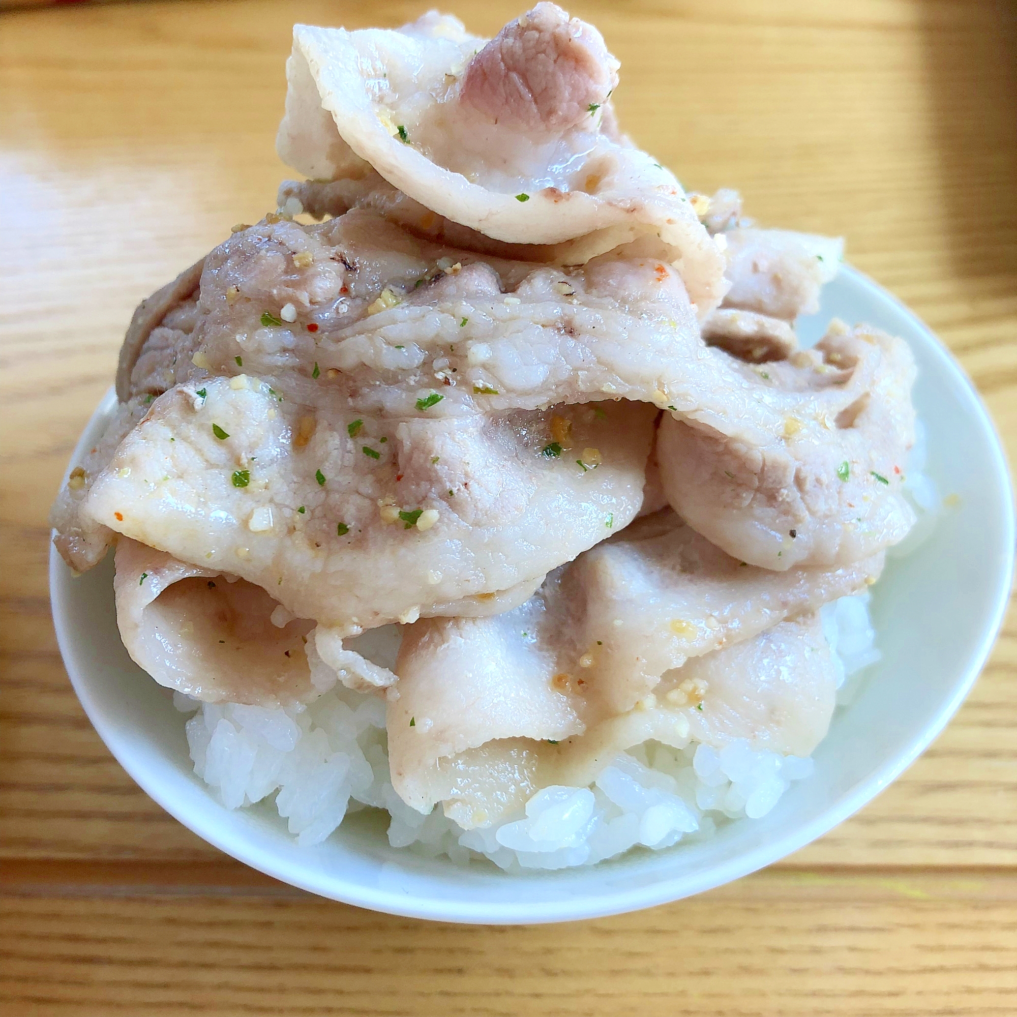 簡単！レモンペッパーの豚バラ丼☆彡