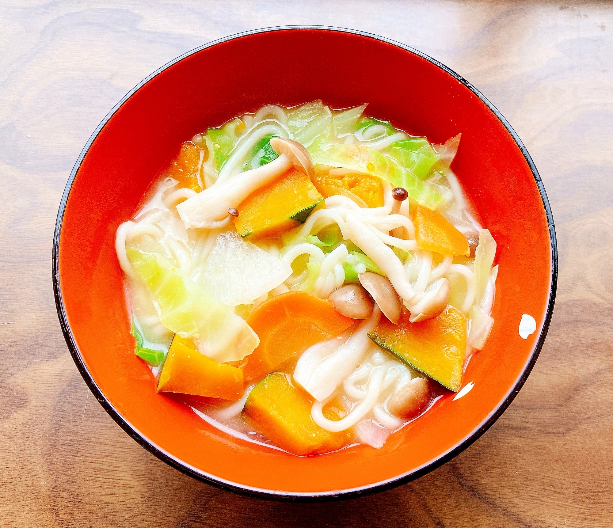 南瓜とキャベツとしめじと素麺の味噌汁
