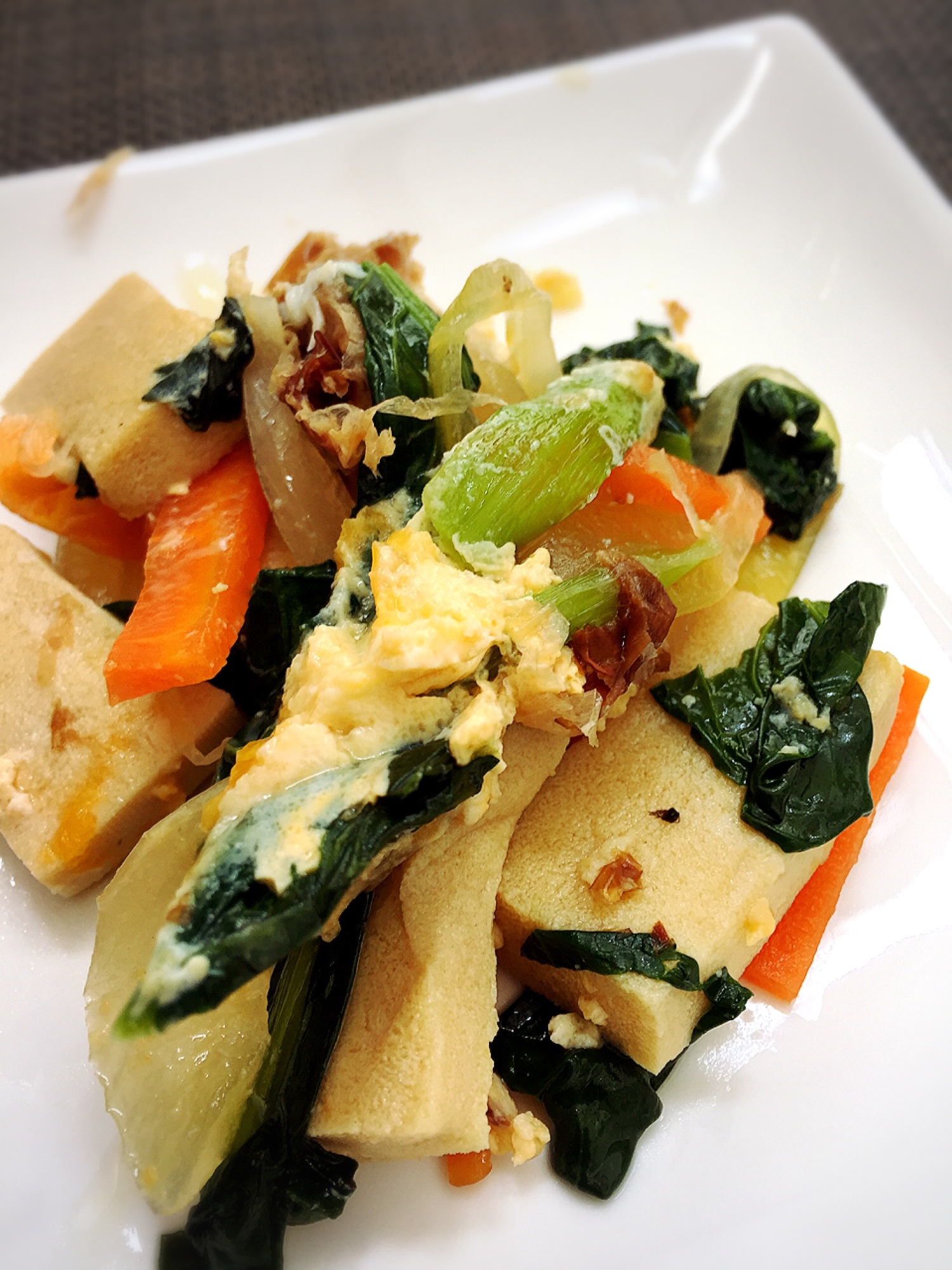 メイン、副菜、お弁当！野菜たっぷり高野豆腐の卵とじ