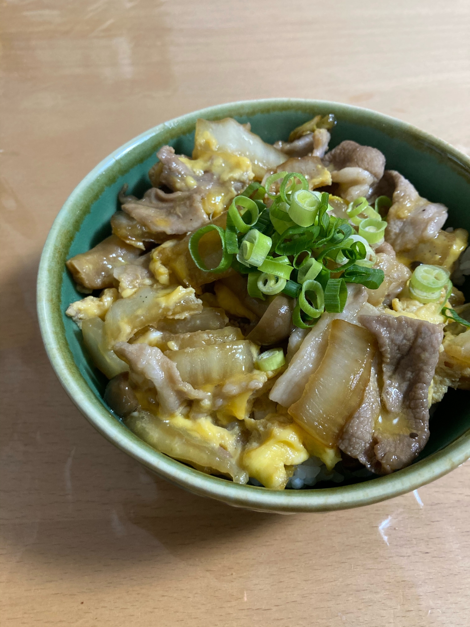 すき焼きのタレで簡単♪豚こま白菜丼