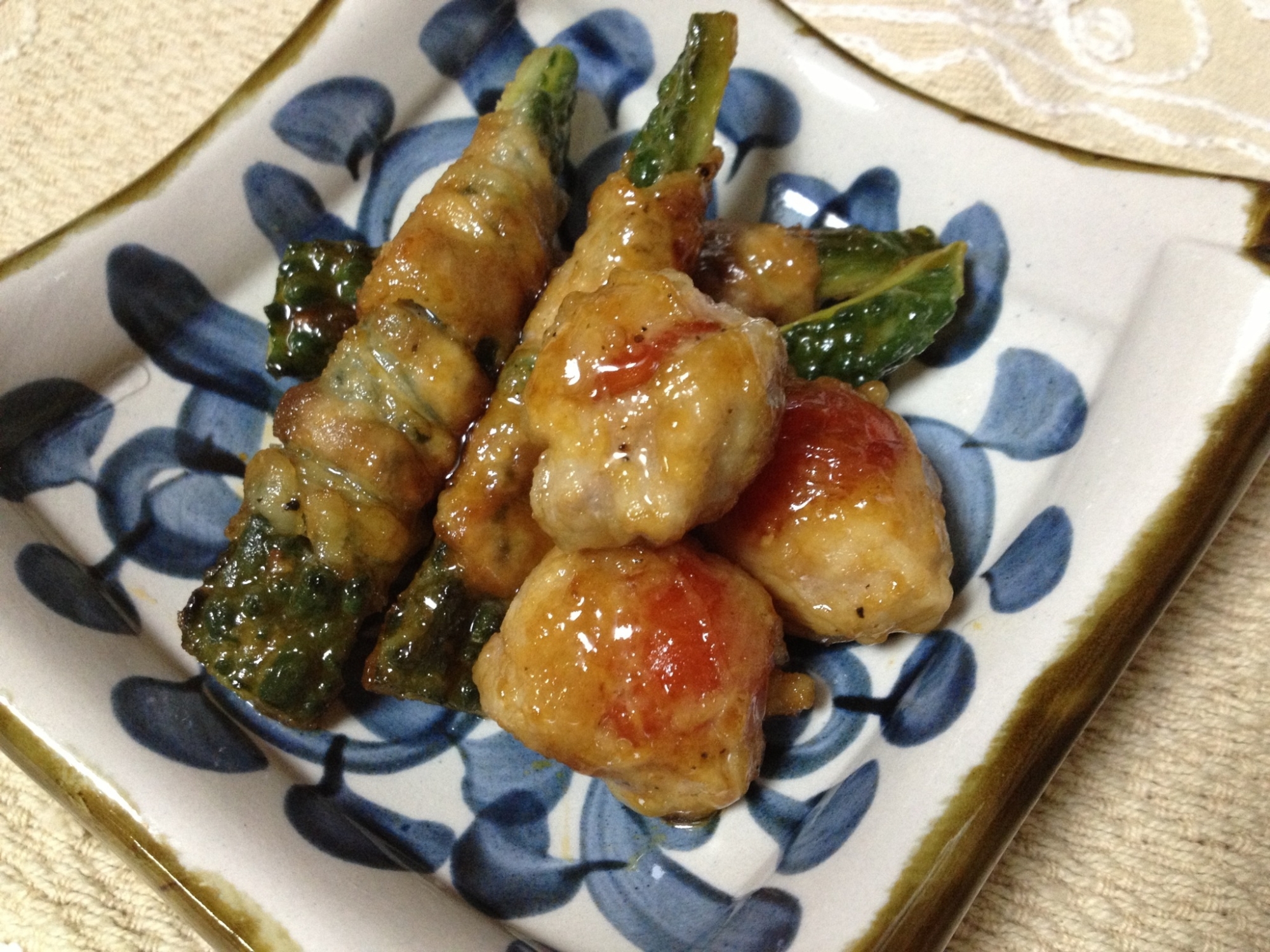 甘辛タレでご飯がススム！ゴーヤとトマトの肉巻き