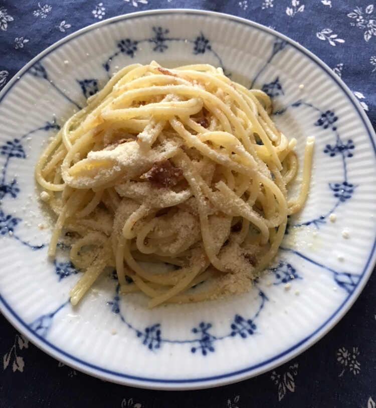 粉チーズと鰹節のパスタ