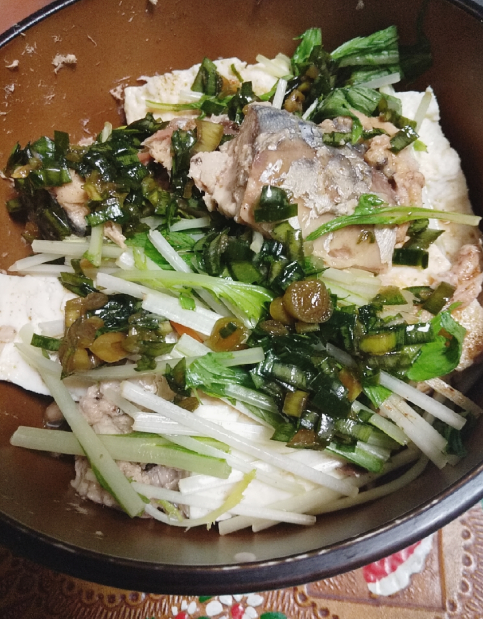 電子レンジで簡単★サバ缶豆腐のニラ醤油かけ